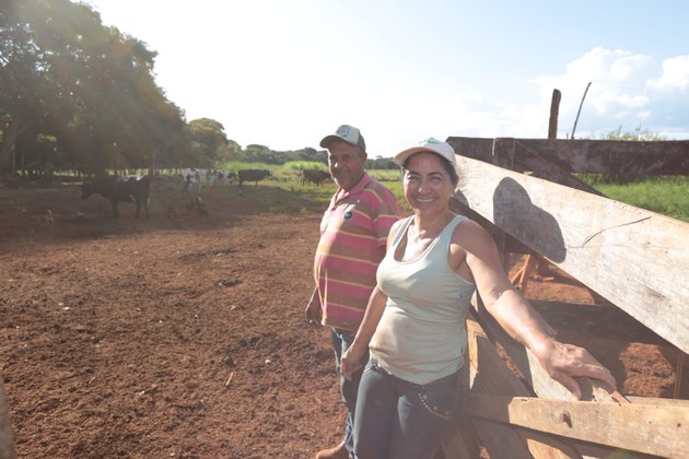 O casal Maria de Lourdes e Waldecir planeja montar uma minifÃ¡brica de queijo - Foto: Guilherme Martimon/Mapa